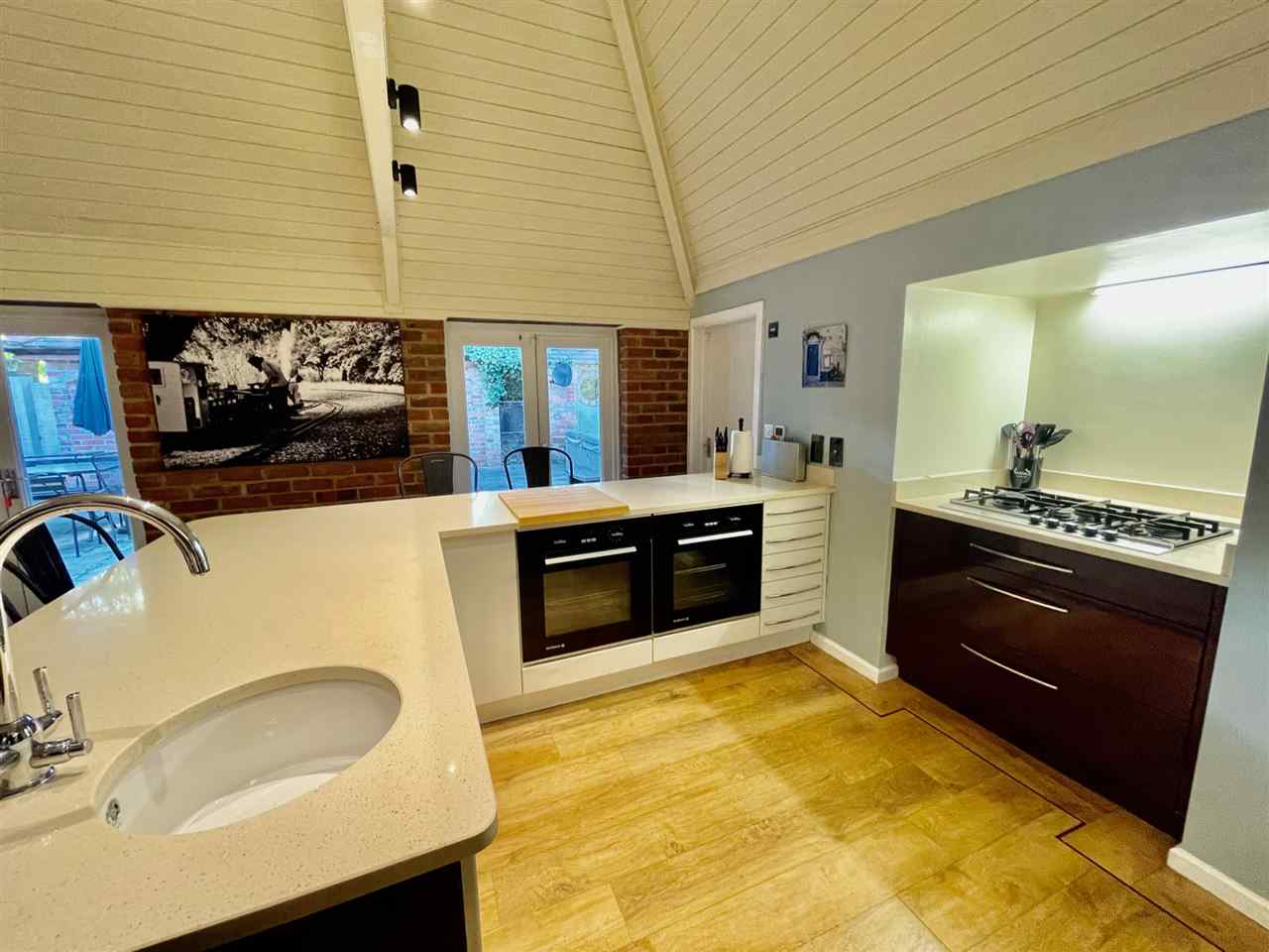 resized-2349823-Fully equipped kitchen.JPG